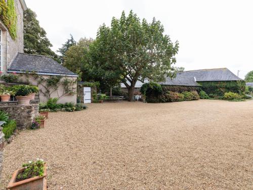 Quaint Holiday Home in Loire France with Garden