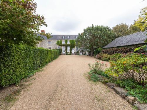 Quaint Holiday Home in Loire France with Garden