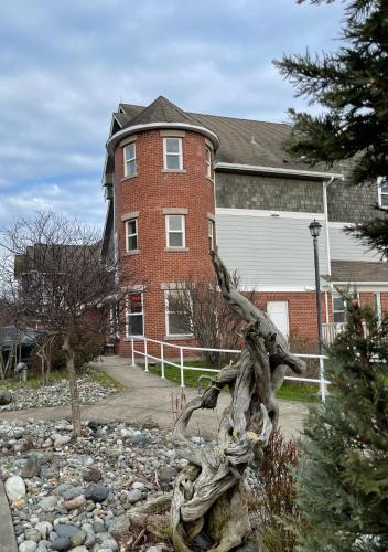 Tides Inn & Suites - main image