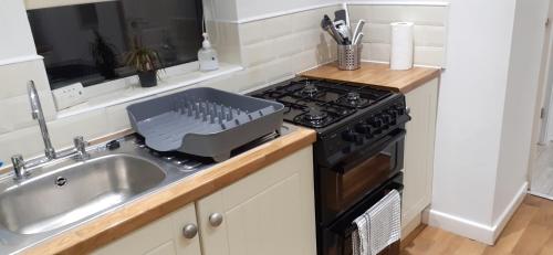 Ladbury House in Walsall, convenient location near the M6, Walsall Uni and Hospital, with free parki in Palfrey