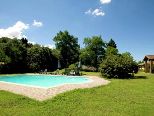 Workers land on estate with pool near Pisa and Florence gîte à louer Ghizzano