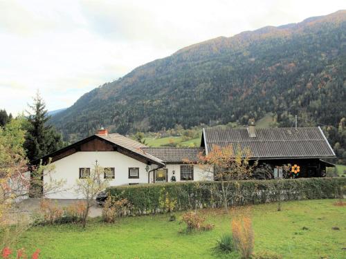 Spacious holiday home in Carinthia with terrace and garden, Pension in Untertweng