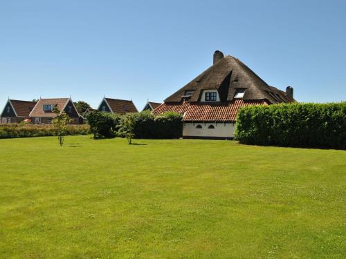 Garden, Charming Holiday Home in Texel in Oosterend