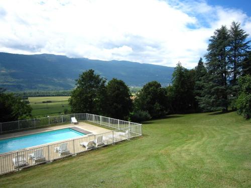 Castle in Serri res en Chautagne with terrace