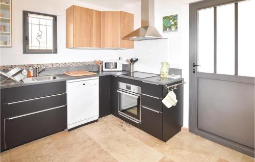 Four-Bedroom Holiday Home in Saint Hilaire D'Ozilha - image 10