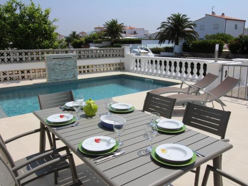  Charming Holiday Home in Empuriabrava with Pool in 17487 Empuriabrava