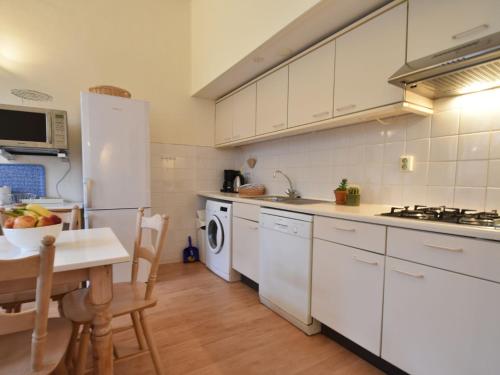 Køkken, Holiday Home in Bergen near North Sea Beach in Bergen