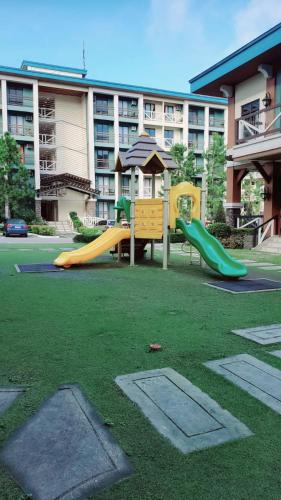 Cozy Condo at Pine Suites Tagaytay with WIFI Netflix & Pool