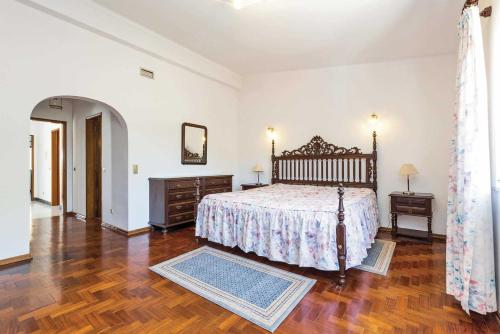 Situated in a superb position in The Old Village area - image 9