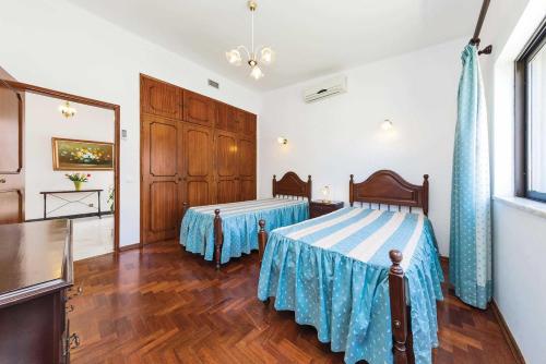 Situated in a superb position in The Old Village area - image 7