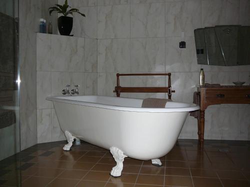 Badkamer, McCloud House of Port Noarlunga in Port Noarlunga