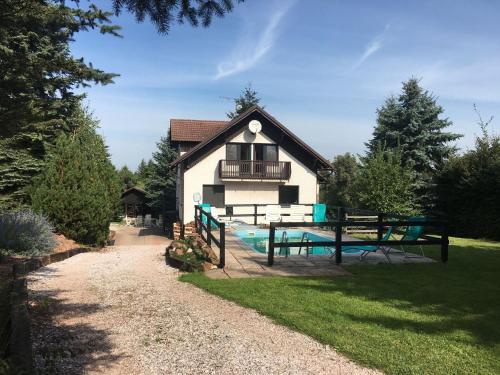 Comfortable holiday home with private pool - Levínská Olešnice