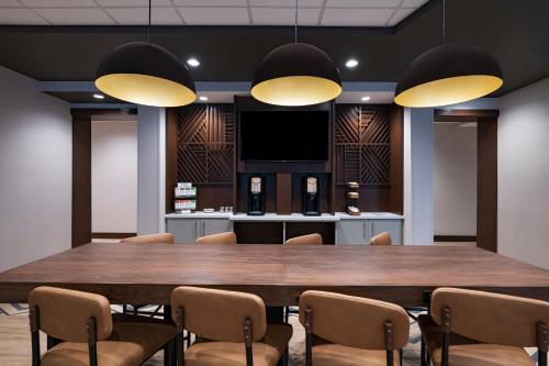 Hyatt Place Austin Lake Travis/Four Points - image 2