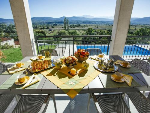 Splendid villa with heated pool, beautiful covered terrace with panoramic view