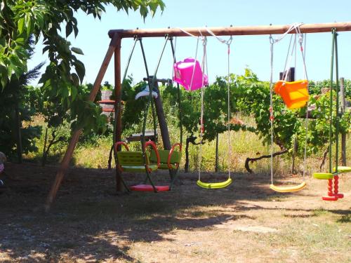 Stone house in a vineyard with swimming pool near Bordeaux - image 7