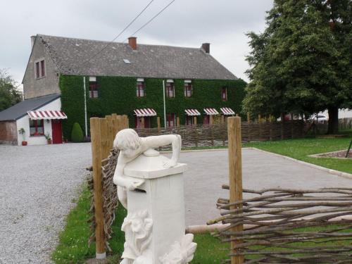 Charming farmhouse in Aublain with a spacious terrace - Location saisonnière - Aublain