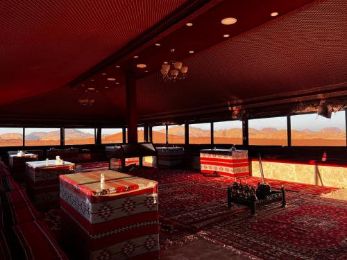 Felles stue/TV-område, Wadi Rum Desert Adventures in Wadi Rum