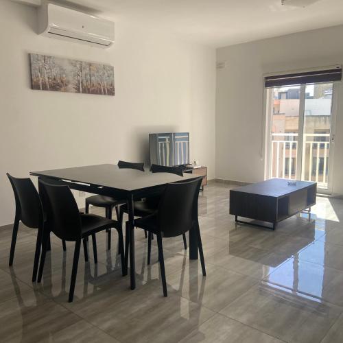 F10 Room 3, Private Room two single beds shared bathroom in shared Flat, Msida (Foto 8)