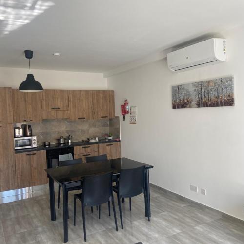 F10 Room 3, Private Room two single beds shared bathroom in shared Flat, Msida (Foto 9)
