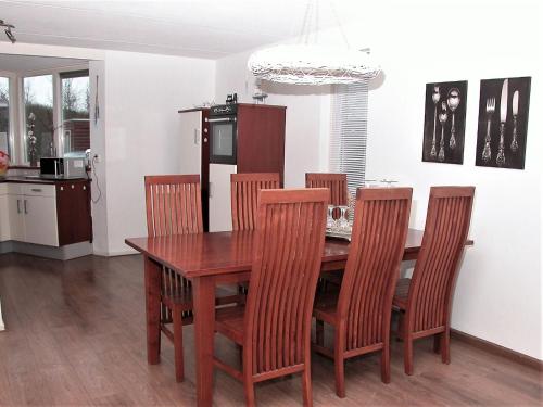 Peaceful Holiday Home in Zeewolde with Swimming Pool - image 12