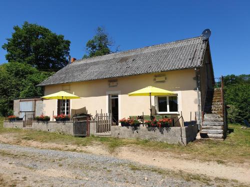 Maisons de vacances Enjoy the peace and nature in this gite with a pleasant garden and great views