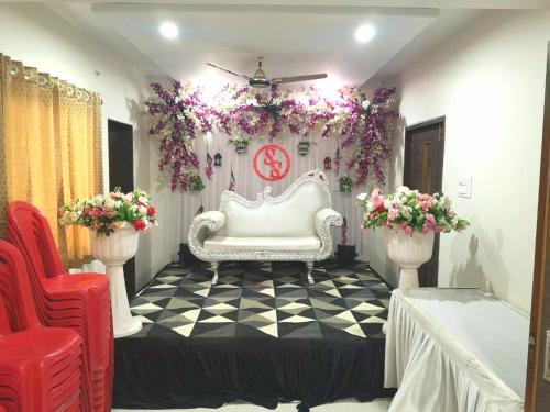 Majestic Hotel – Nashik, KY