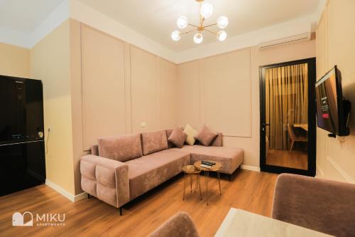 Miku Apartment - Perfect 1Bedroom At Komuna e Parisit, Tirana