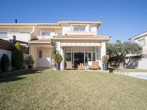 Belvilla by OYO Casa Linda - Accommodation - Calafell