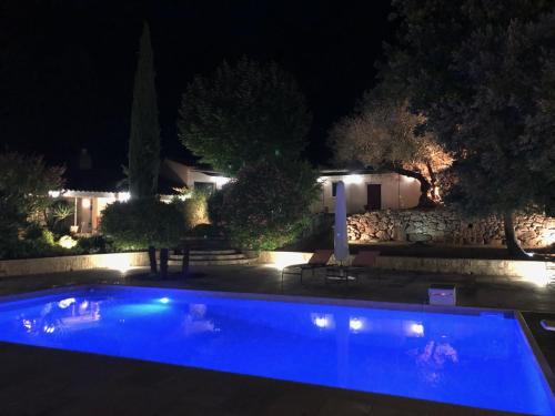 Propriété : 300 M² + (25 M² d'annexe / Pool House) sur 5 ha boisé à 10' d'Aix en Provence