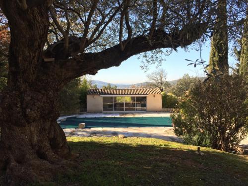 Propriété : 300 M² + (25 M² d'annexe / Pool House) sur 5 ha boisé à 10' d'Aix en Provence