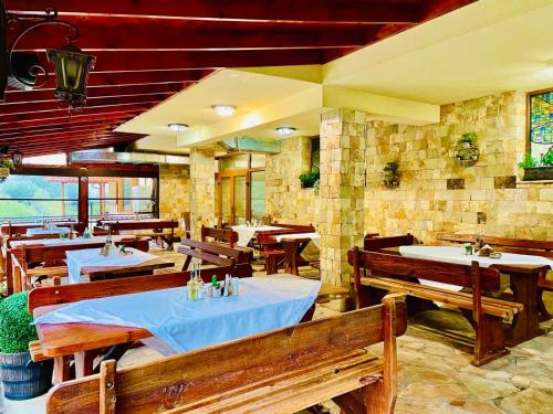 格斯基永吉家庭旅館 (Family Hotel Gorski Kut) in 里拉