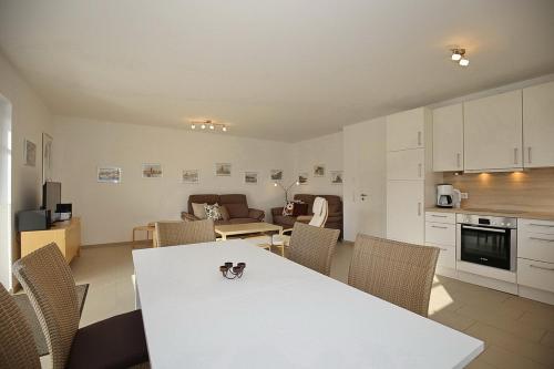 Feriendorf Am Mariannenweg Reethaus 14b 1.2km von PLZ 23946 entfernt