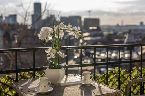 Max Luxury Apartments - image 8