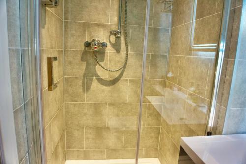 Greystoke House - image 5