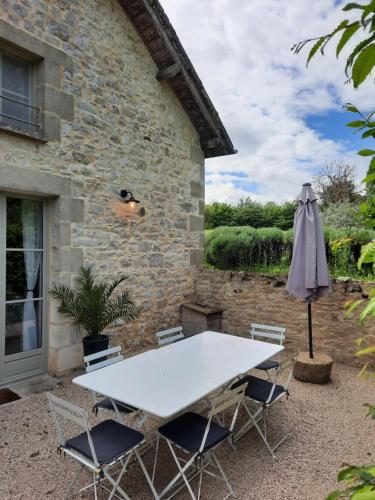 Gîte de l'Ane Papillon-3 chb- piscine-jardin (Gite de l'Ane Papillon-3 chb- piscine-jardin) in Saint-Germain-du-Bel-Air