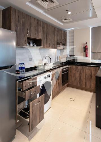 Kitchen, Viola Hotel Apartments in Sharjah International Airport