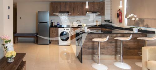 Kitchen, Viola Hotel Apartments in Sharjah International Airport