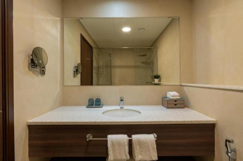 ON OFF HH-AVANI HOTEL-3BR -Full Palm View - image 5