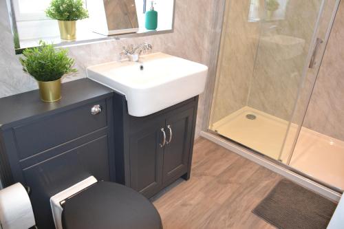 Picture of Wisteria Tree - 2 Bed House - Stayseekers