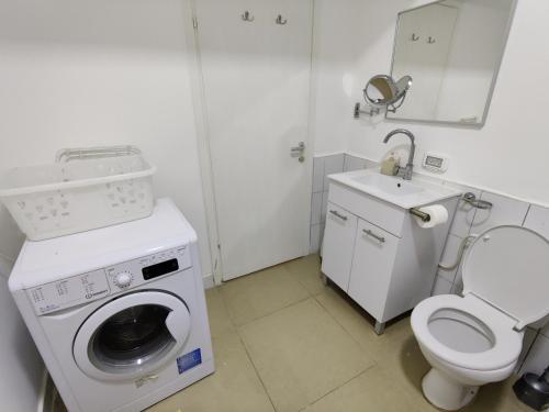 One-Bedroom Apartment image 10