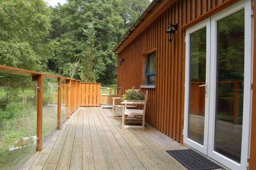 Waterfall Lodge - private waterfall and sauna - Accommodation - Killin