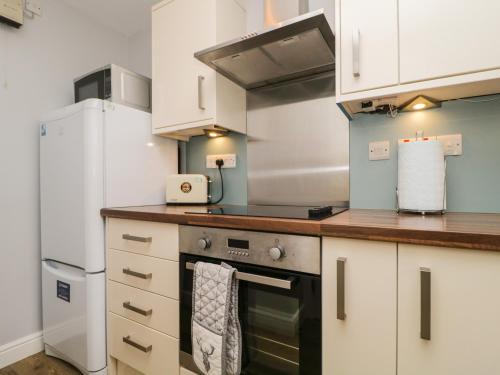 7 Hewetson Court - image 4