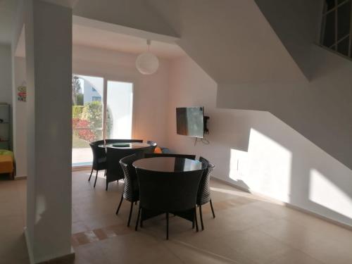 발코니/테라스, Fully Furnished 4-Bed Town House in Mountain View Ras Al-Hekma in 자위야트 아일라트 누