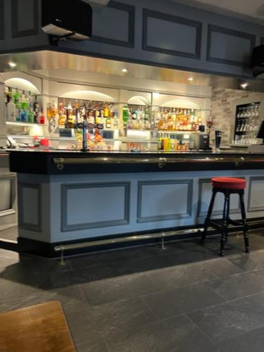 Caledonian Hotel - image 14