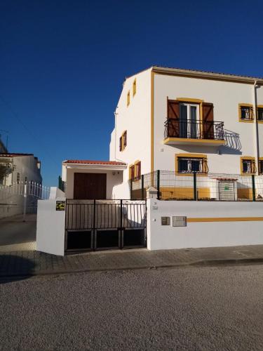  PoolSeaView Spacious House in Atouguia da Baleia