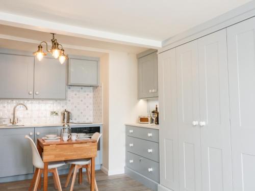 36 The Salcombe - image 5