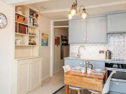 36 The Salcombe - image 3
