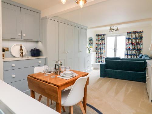 36 The Salcombe - main image