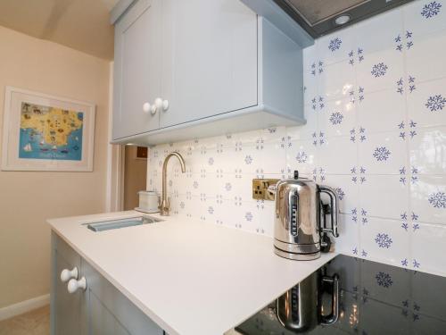 36 The Salcombe - image 9