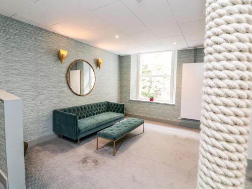 36 The Salcombe - image 2